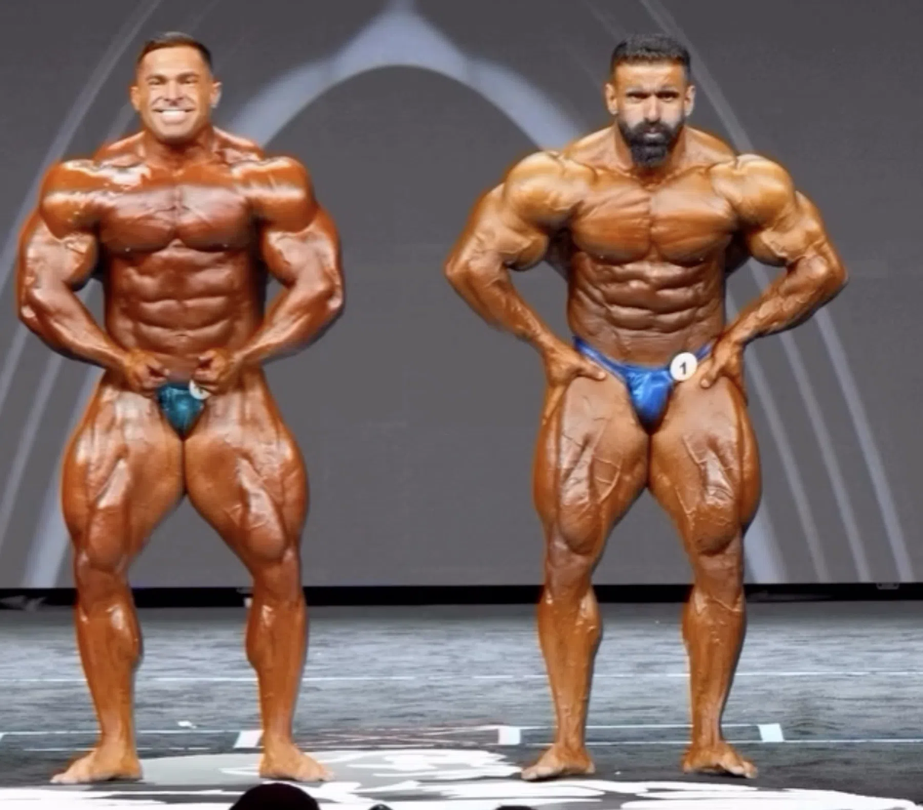 Lunsford en Hadi naast elkaar op het podium van Mr Olympia